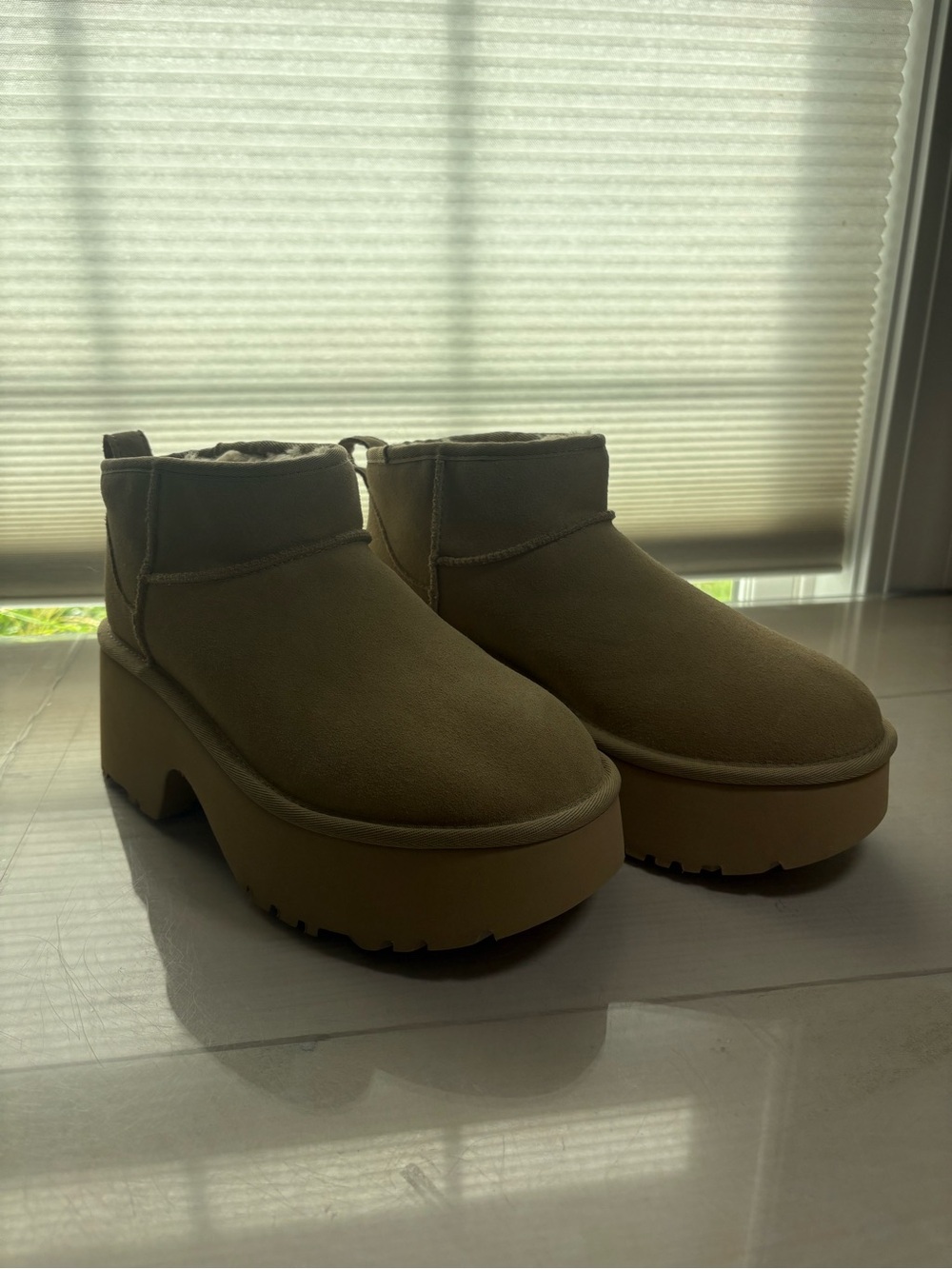 Ugg Classic Platform Ankle Boot in Tan